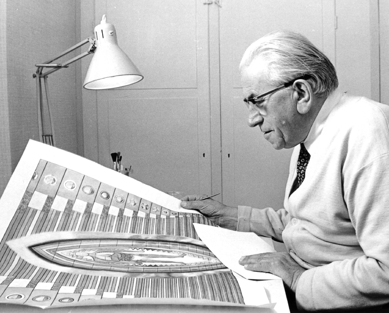 Martinus arbejder med et symbol Martinus arbejder med et symbol