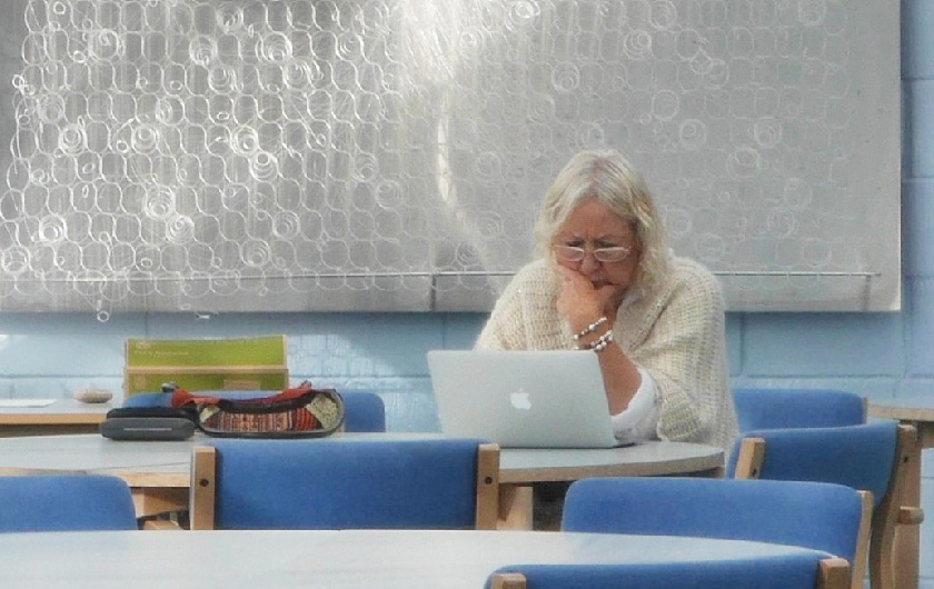 Studerende ved computer Studerende ved computer