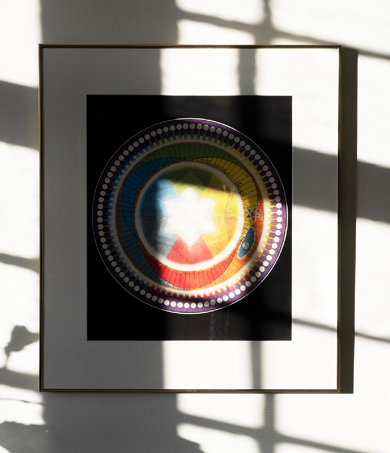647x730-hovedsymbol-på-væg Kosmos