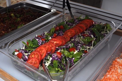 Martinus-center-klint-terassen-salat-2