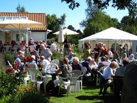 Martinus-center-klint-terassen-sommer