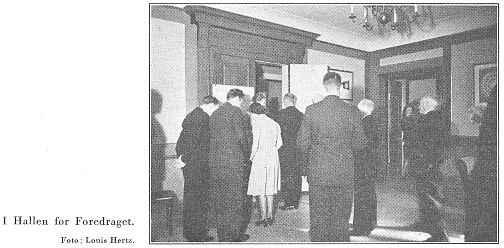 I Hallen før Foredraget. Foto: Louis Hertz.