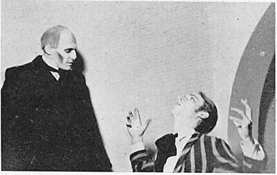 Thorvald Andersen som 'Døden' og Johannes Nielsen som 'Skuespilleren' i 'En Sjæl efter Døden'.