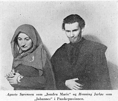Agnete Sørensen som 'Jomfru Marie' og Henning Jarløv som 'Johannes' i Paaskepassionen.