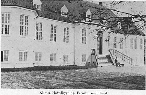 Klintsø Hovedbygning. Facaden mod Land.