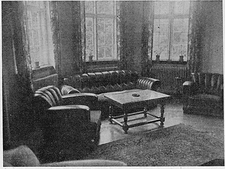 Fra Dagligstuen paa Klintsøgaard (Foto: Martinus)