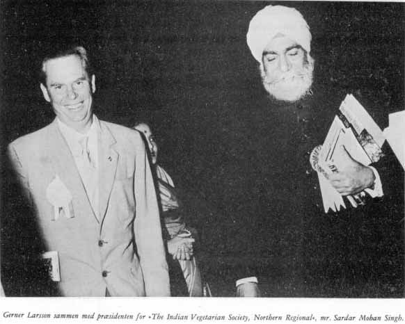 Gerner Larsson sammen med præsidenten for »The Indian Vegetarian Society, Northern Regional«, mr. Sardar Mohan Singh.
