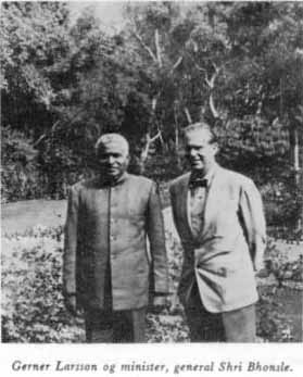 Gerner Larsson og minister, general Shri Bhonsle.